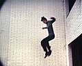 Szenenfoto Nightmare - Markus Jung springt aus dem 4. Stock